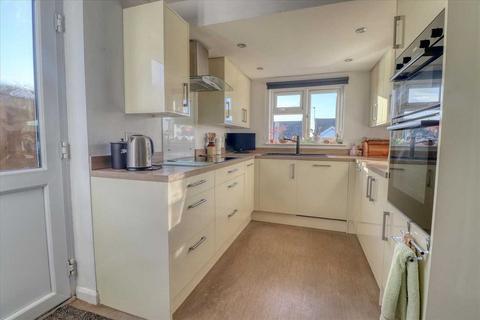 3 bedroom bungalow for sale, frinton on sea CO13