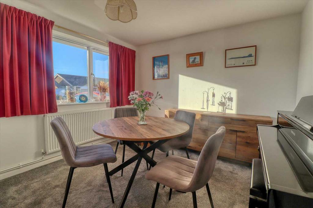 Bedroom 3 / Dining