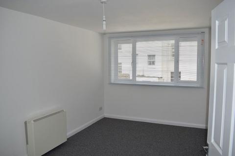 2 bedroom flat to rent, Cavendish House, 138 Kings Road, Brighton, BN1 2JH