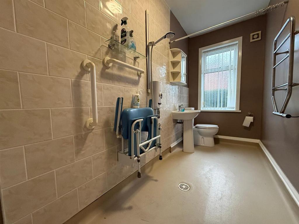 Wet/Shower Room