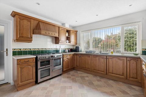 4 bedroom detached bungalow for sale, 25 Kings End Road, Powick, Worcester.  WR2 4RB