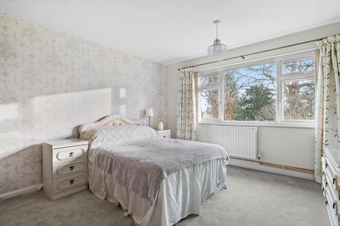 4 bedroom detached bungalow for sale, 25 Kings End Road, Powick, Worcester.  WR2 4RB