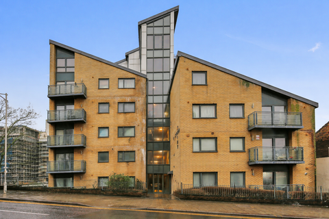 2 bedroom flat for sale, Hainault Street, IG1