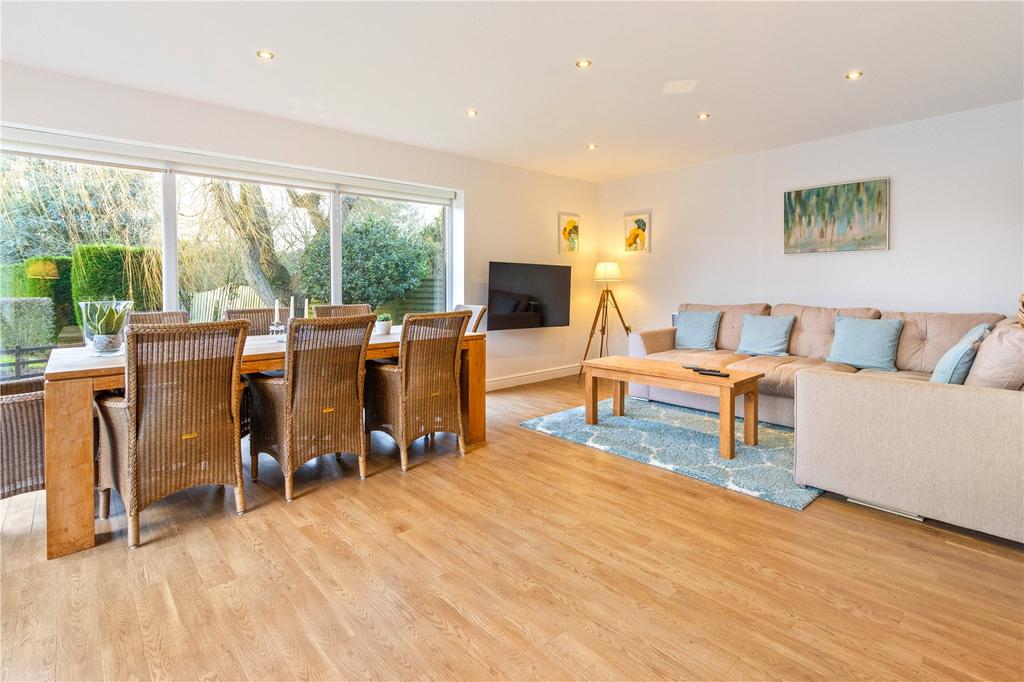 Dining/Lounge