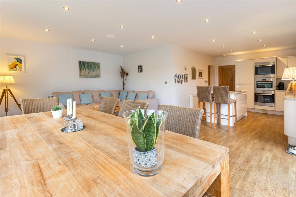 Dining/Lounge