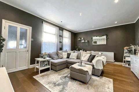2 bedroom flat for sale, Oxford Street, South Shields, NE33
