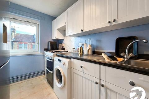 1 bedroom flat to rent, Gallosson Road, London, SE18