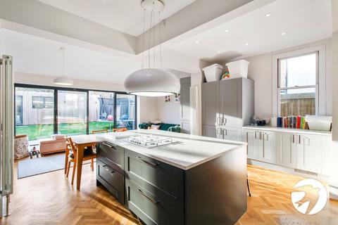3 bedroom detached house to rent, Whitehill Road, Gravesend, DA12