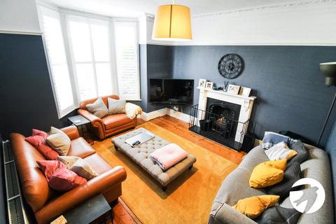 3 bedroom detached house to rent, Whitehill Road, Gravesend, DA12