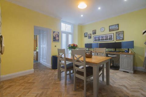 2 bedroom flat for sale, Severn Grove, Cardiff CF11