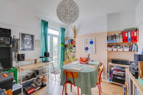 undefined, Greenfield Avenue, Dinas Powys, The Vale Of Glamorgan. CF64 4BX