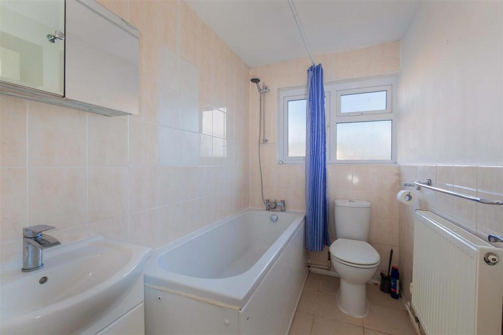 148 Lower Cippenham Lane-13.jpg