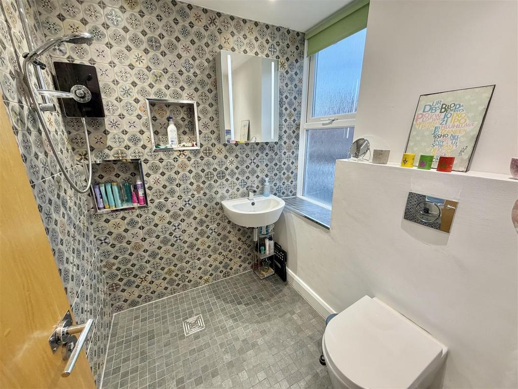 Bed 1 - En Suite Shower Room