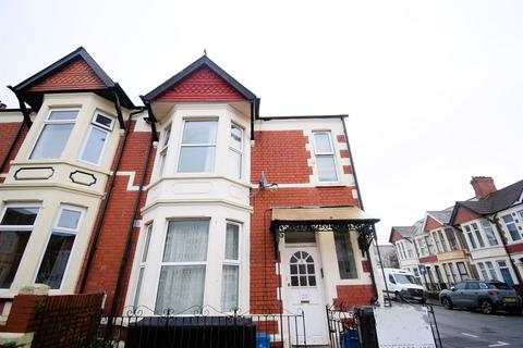 2 bedroom flat to rent, First Floor Flat 2 Cosmeston Street, Cardiff