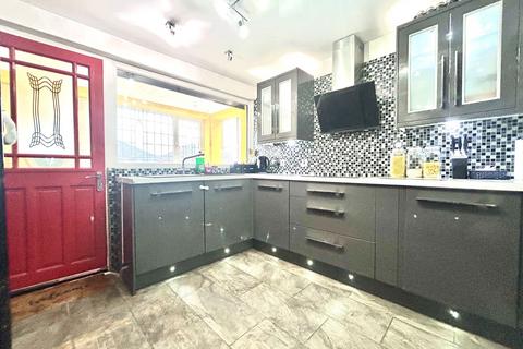 3 bedroom semi-detached house for sale, Westminster Close, Dudley DY1