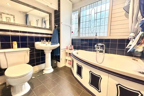 3 bedroom semi-detached house for sale, Westminster Close, Dudley DY1