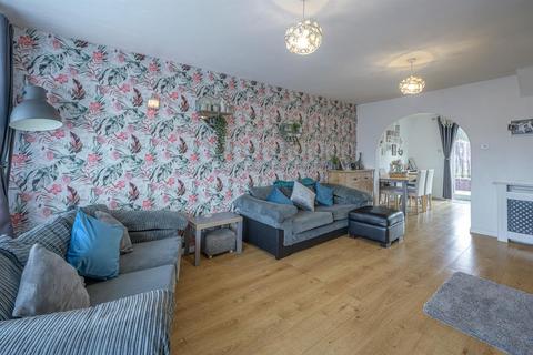 4 bedroom semi-detached house for sale, Rose Avenue, Kingswinford, DY6 8LE