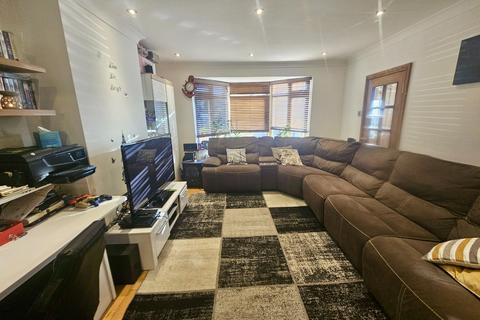 3 bedroom semi-detached house to rent, Woodcote Avenue, Mill Hill, NW7