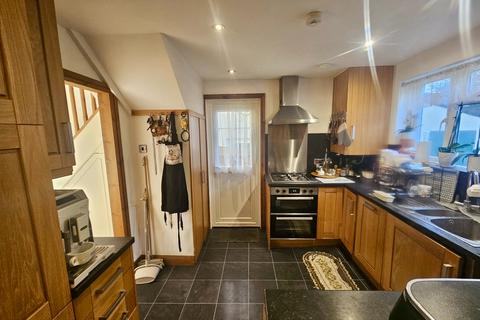 3 bedroom semi-detached house to rent, Woodcote Avenue, Mill Hill, NW7