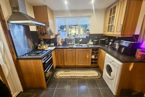 3 bedroom semi-detached house to rent, Woodcote Avenue, Mill Hill, NW7