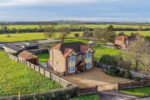 4 bedroom detached house for sale, Castle Hill Road, Totternhoe, LU6