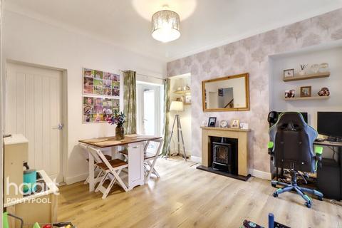 3 bedroom terraced house for sale, Commercial Street, Pontypool