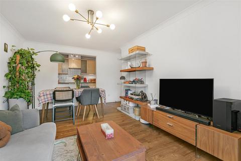 2 bedroom flat for sale, Sopwith Way, Kingston Upon Thames KT2