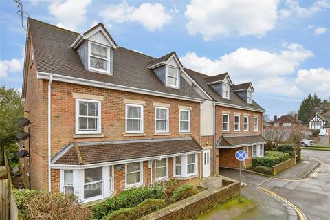 2 bedroom flat for sale, Lyme Regis Court, Banstead SM7