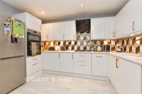 2 bedroom flat for sale, Lyme Regis Court, Banstead SM7
