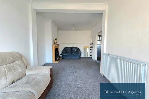 4 bedroom semi-detached house to rent, Ellerdine Road, Hounslow, TW3