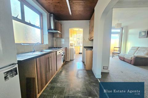 4 bedroom semi-detached house to rent, Ellerdine Road, Hounslow, TW3