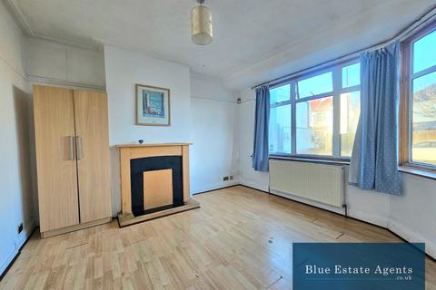 4 bedroom semi-detached house to rent, Ellerdine Road, Hounslow, TW3