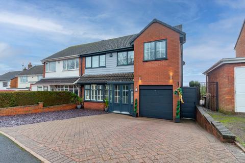 3 bedroom semi-detached house for sale, Lawnswood Avenue, Burntwood, WS7