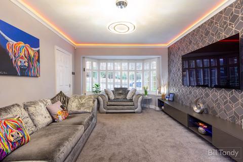 3 bedroom semi-detached house for sale, Lawnswood Avenue, Burntwood, WS7