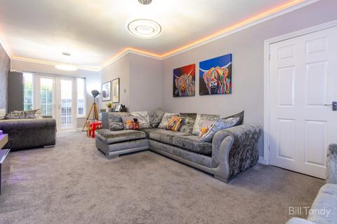 3 bedroom semi-detached house for sale, Lawnswood Avenue, Burntwood, WS7