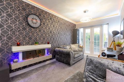 3 bedroom semi-detached house for sale, Lawnswood Avenue, Burntwood, WS7