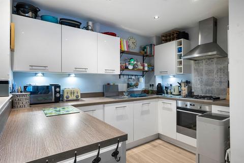 2 bedroom flat for sale, Scotts Road, Bromley