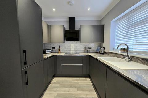 5 bedroom detached house to rent, Woodmill Lane, Bitterne Park, Southampton