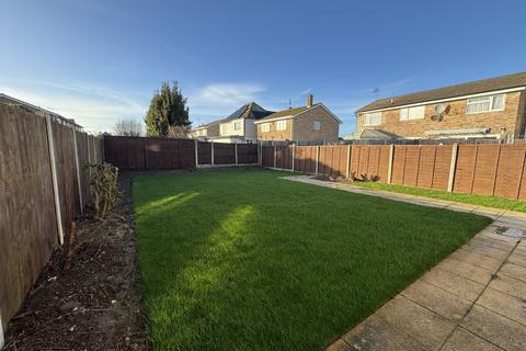 3 bedroom semi-detached house to rent, Peter Bruff Avenue, Clacton-on-Sea