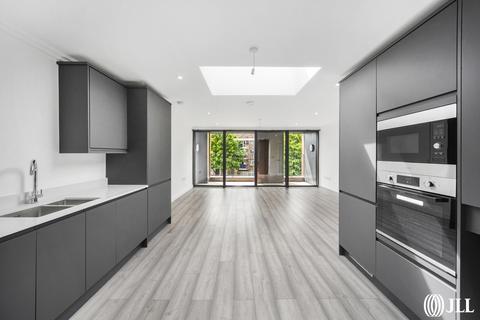 3 bedroom apartment to rent, Woodberry Grove London N4