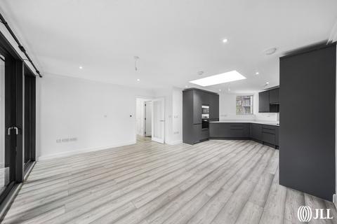 3 bedroom apartment to rent, Woodberry Grove London N4