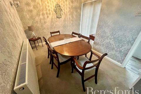 3 bedroom semi-detached house for sale, Further Meadow, Writtle, CM1
