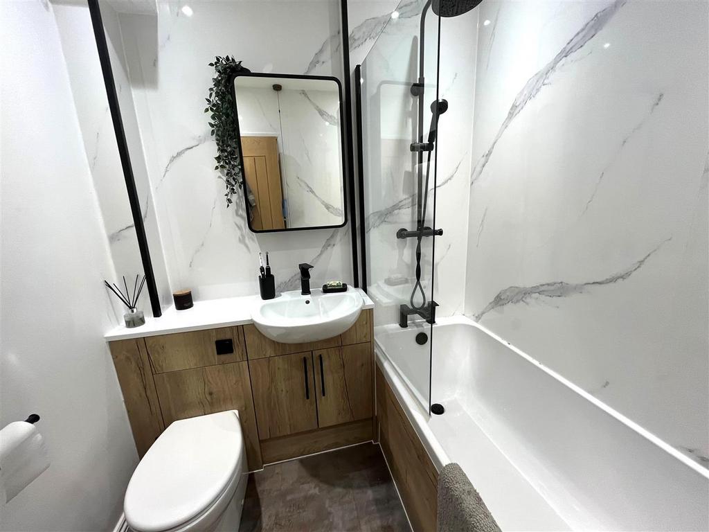 Showerroom.jpg
