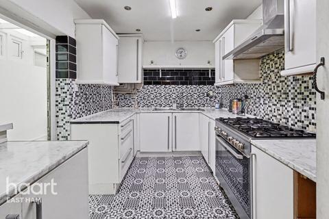 3 bedroom end of terrace house for sale, St Olaves Road, London