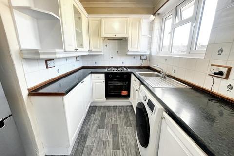 2 bedroom maisonette to rent, Faircroft, Slough SL2