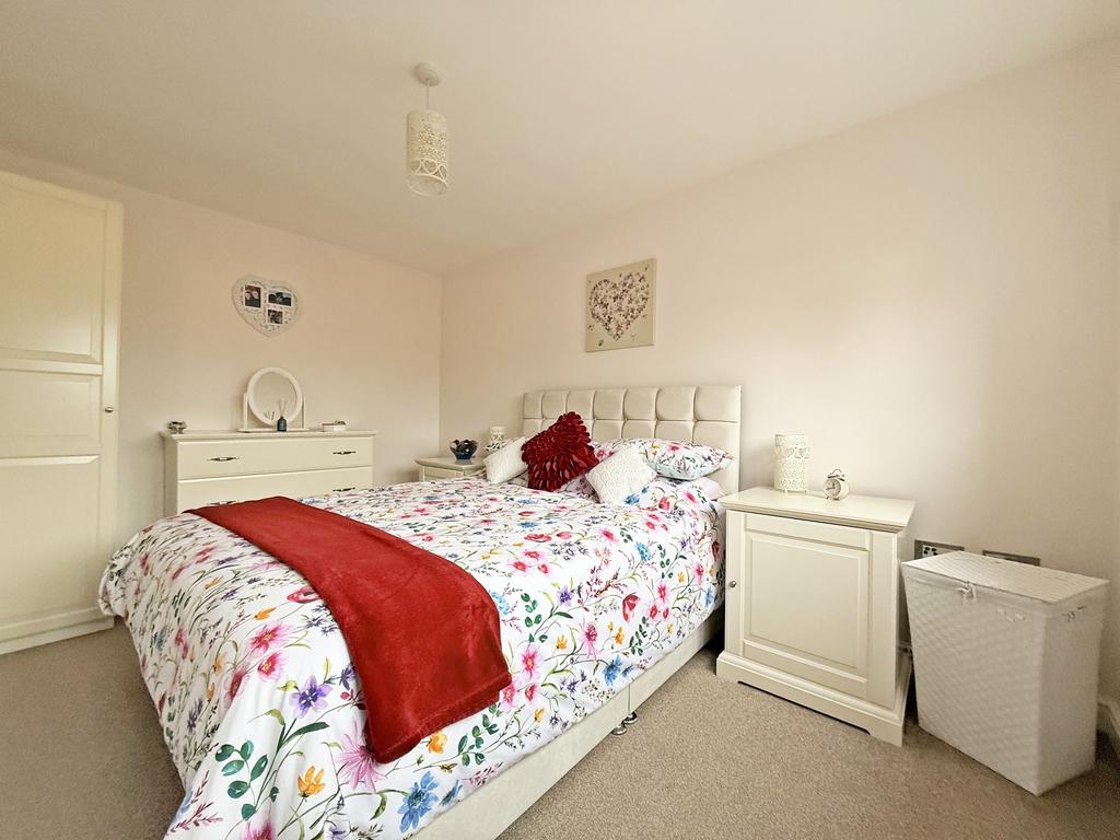 Sitting Room/Bedroom 5