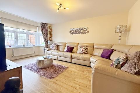 4 bedroom detached house for sale, Bryncae, Pontyclun CF72
