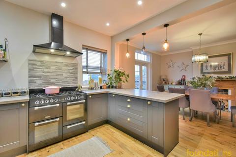4 bedroom detached house for sale, Barrack Road, Bexhill-on-Sea, TN40