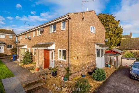 3 bedroom end of terrace house to rent, Cross Keys Court, Brackley NN13