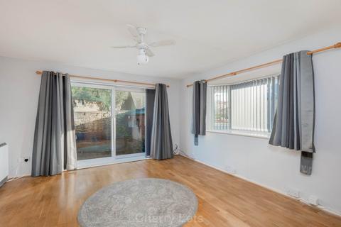3 bedroom end of terrace house to rent, Cross Keys Court, Brackley NN13